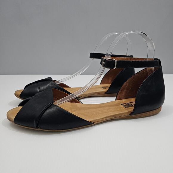 NEW Miz Mooz Kendria Sandal Womens EU 41 Black Leather Ankle Strap Open Toe Flat - Picture 1 of 13